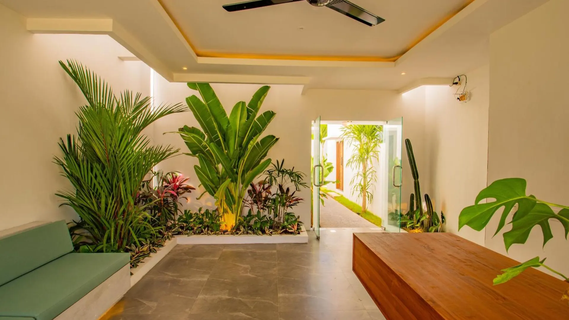 Villa Yolanda - Seminyak Beach 0*, Семиньяк Индонезия