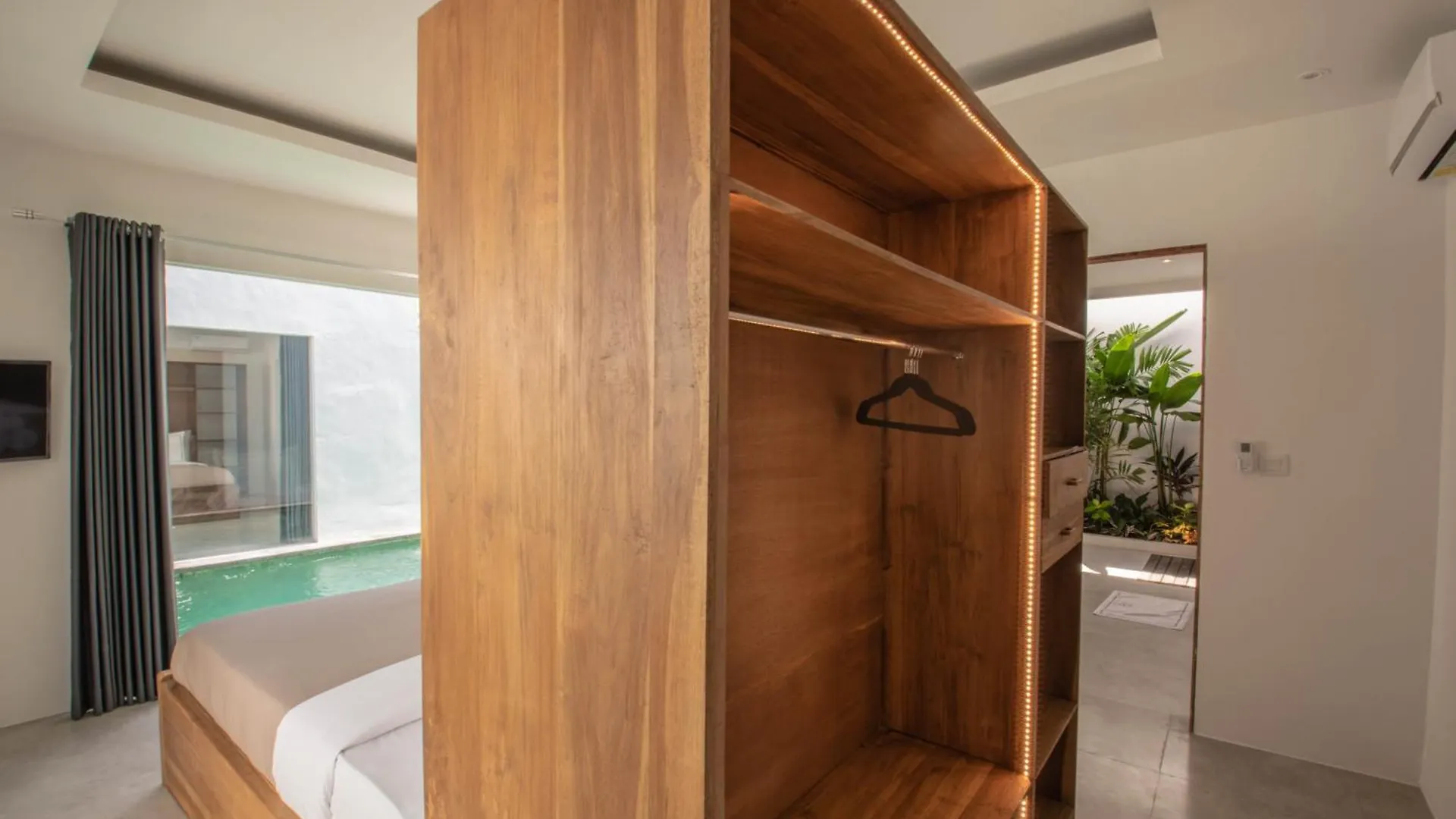 Villa Yolanda - Seminyak Beach Индонезия