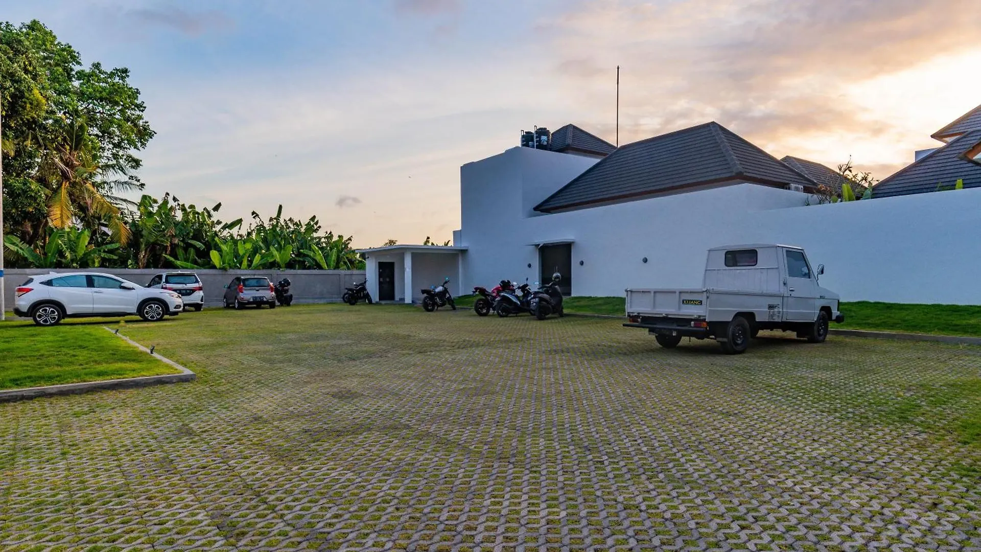 Villa Yolanda - Seminyak Beach אינדונזיה